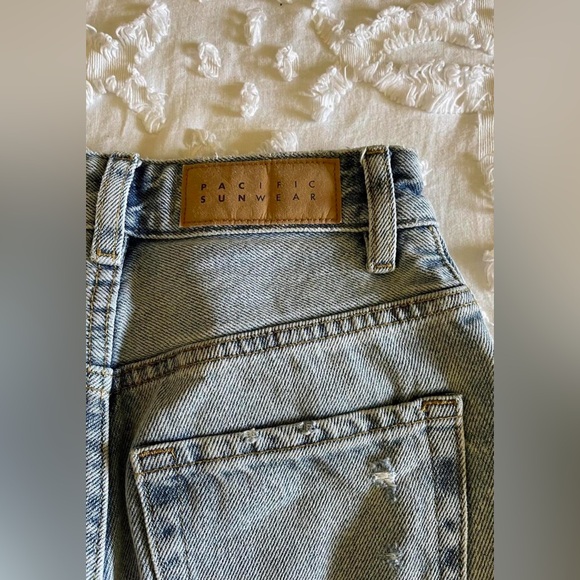 Pacsun Ripped 90’s Boyfriend Jeans - Size 22 - Picture 2 of 5